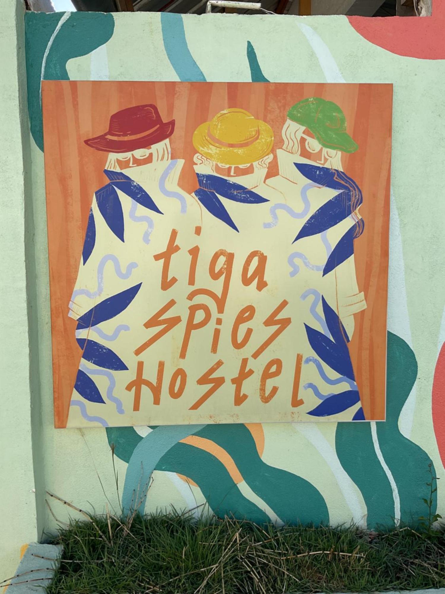Tiga Spies Hostel Kuta  Exteriör bild