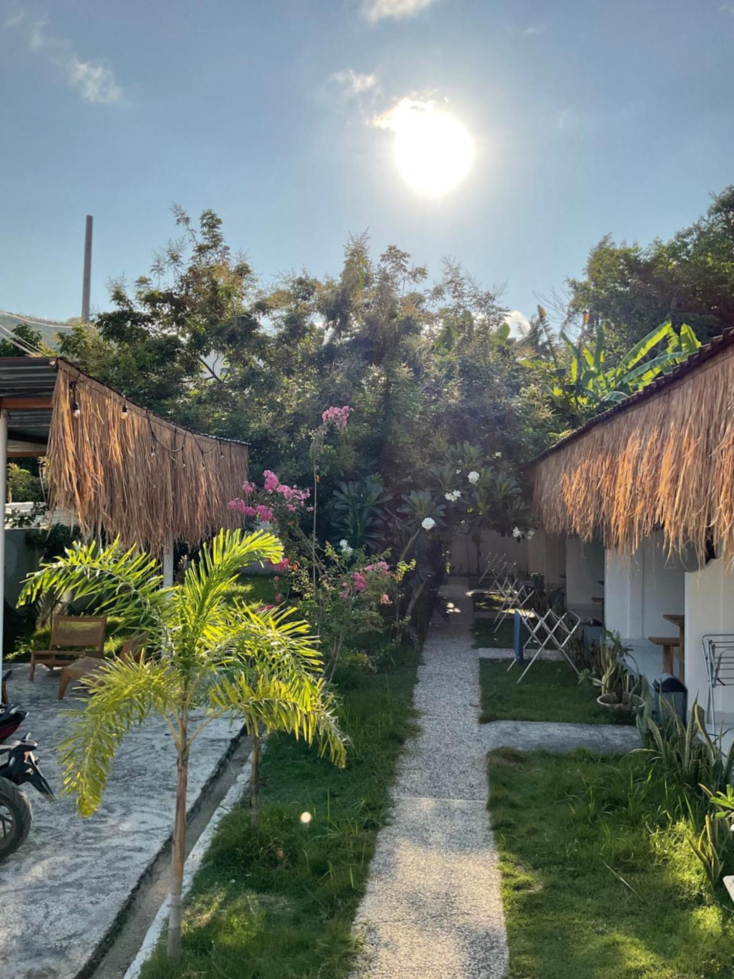 Tiga Spies Hostel Kuta  Exteriör bild