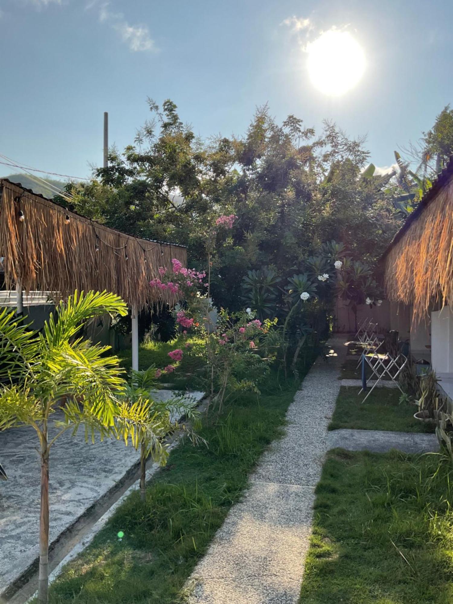 Tiga Spies Hostel Kuta  Exteriör bild