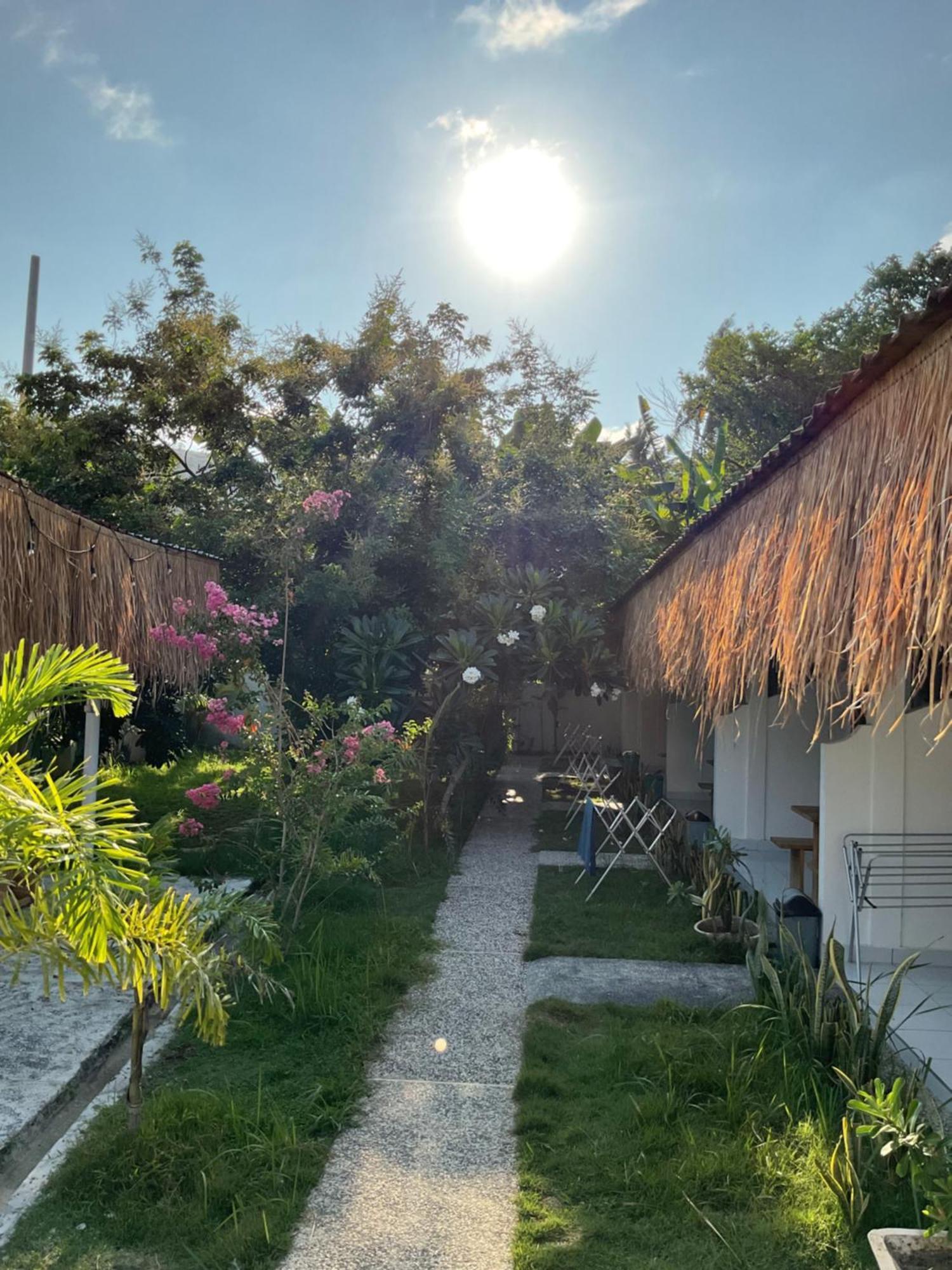 Tiga Spies Hostel Kuta  Exteriör bild