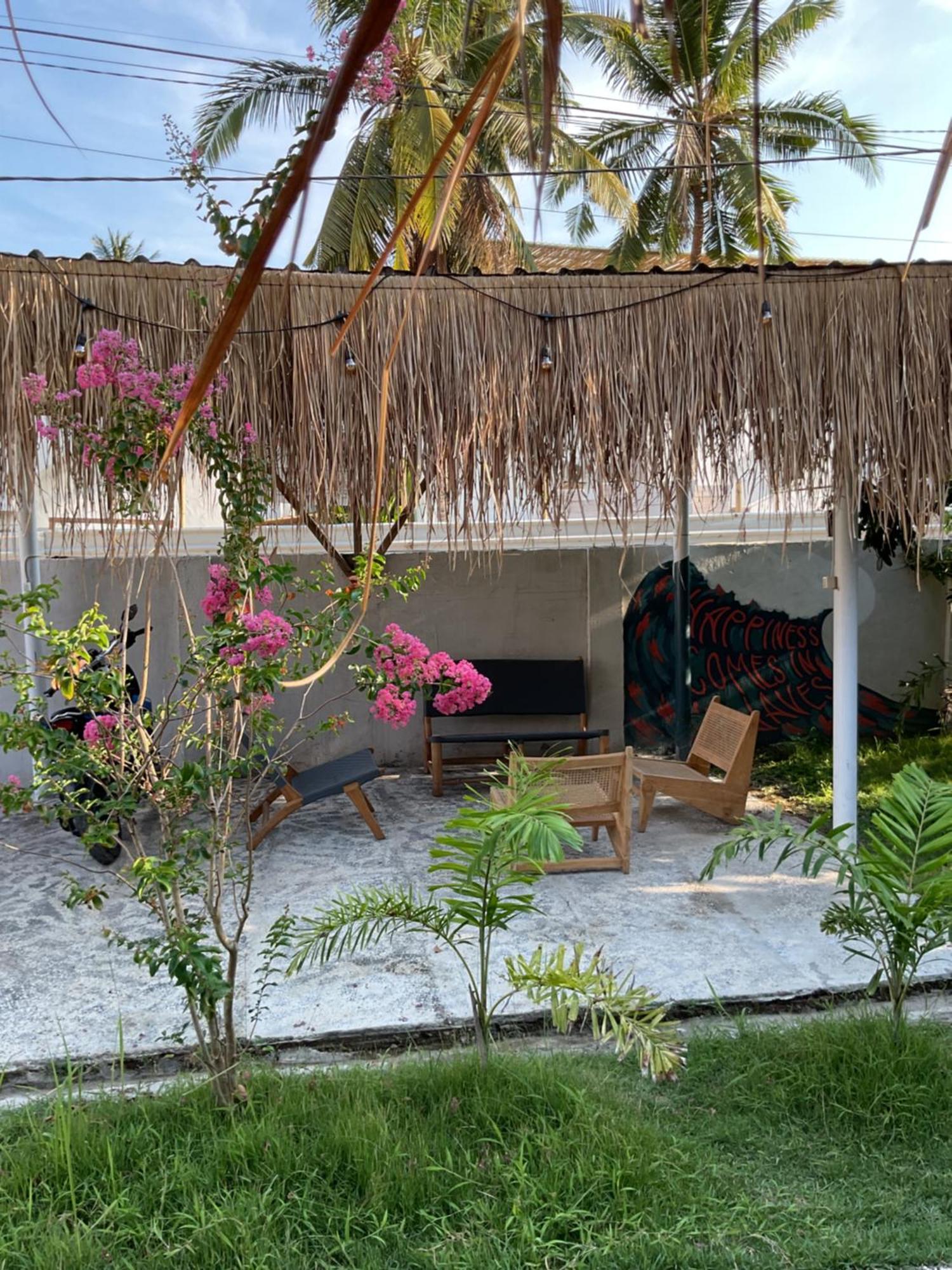 Tiga Spies Hostel Kuta  Exteriör bild